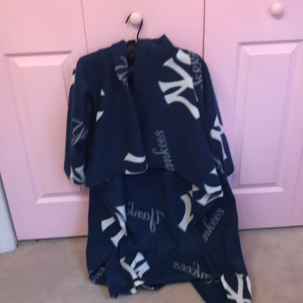 Kids Yankees Snuggie